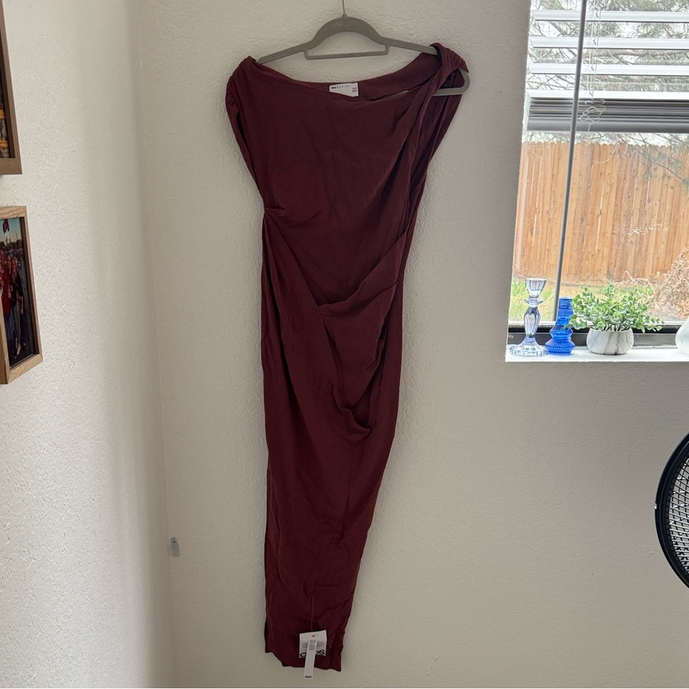 Asymmetrical Sleeves Draped Midi Dress in Burgundy